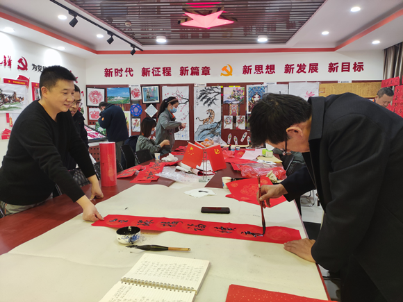1--清水川能源公司组织开展“迎新春、写春联、送祝福”活动_副本.png